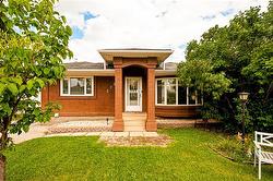 273 Le Peress AVE  Winnipeg, MB R2V 4H6