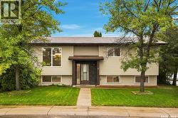 2 Carrothers COURT Saskatoon, SK S7L 6T3