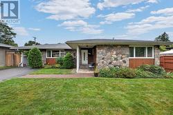 936 PARKHURST BOULEVARD  Ottawa, ON K2A 3M9