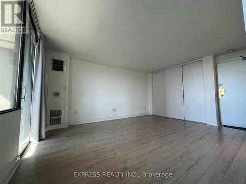 906 - 720 SPADINA AVENUE , Toronto, Ontario M5S 2T9 3