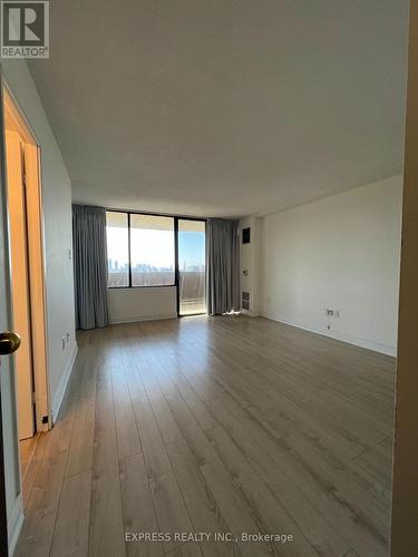 906 - 720 SPADINA AVENUE , Toronto, Ontario M5S 2T9 5