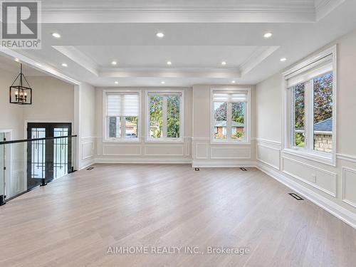 199 WATERLOO AVENUE , Toronto, Ontario M3H 3Z2 5