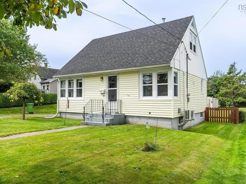 100 Brunswick Street, Yarmouth, NS 