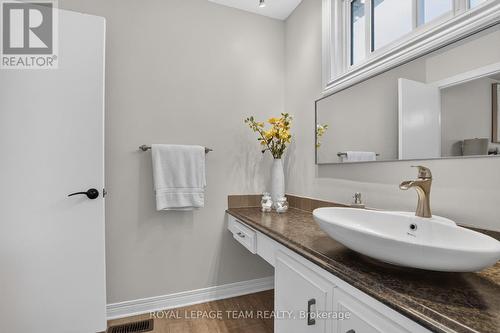 61 Amberwood Crescent, Ottawa, ON 