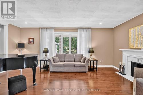 61 Amberwood Crescent, Ottawa, ON 