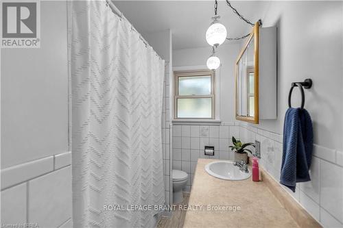 18 Kingsmount Crescent, Brantford, ON 