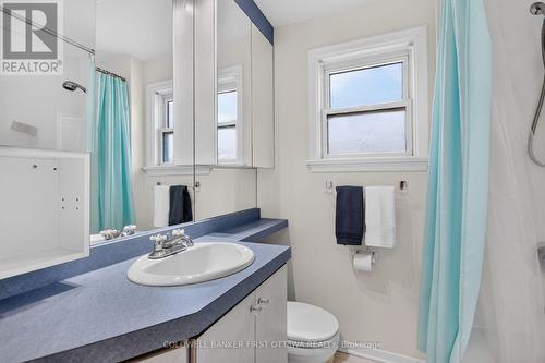 2nd floor 4 piece bathroom - 779 Halstead Street, Ottawa, ON 