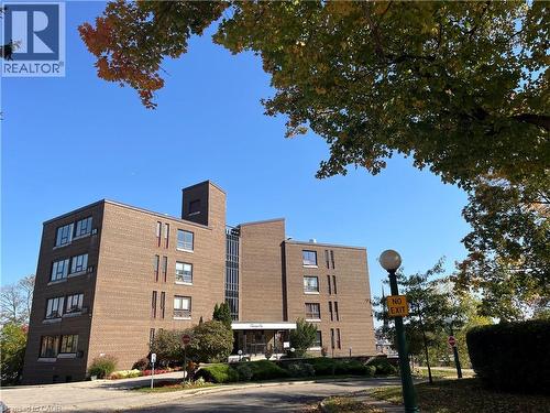 26 WENTWORTH Avenue Unit# 2 S  Cambridge, ON N1S 1G6
