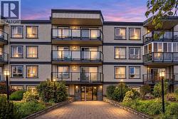 104 1024 Fairfield Rd Victoria, BC V8V 3A5