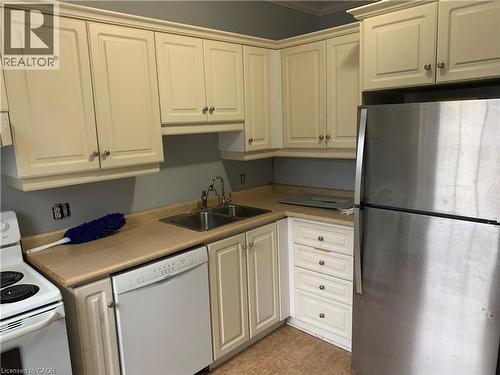 39 CEDAR Street Unit# 3 , Cambridge, Ontario N1S 1V2 5