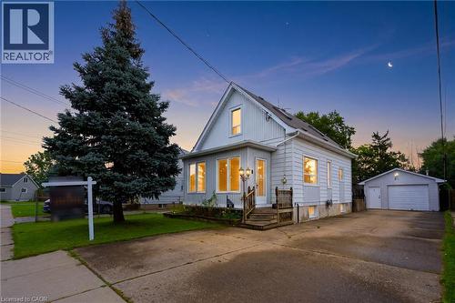 3 1/2 DUNDONALD Street  St. Catharines, ON L2P 2A8
