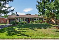 395 LARK AVENUE  Burlington, ON L7T 2T1