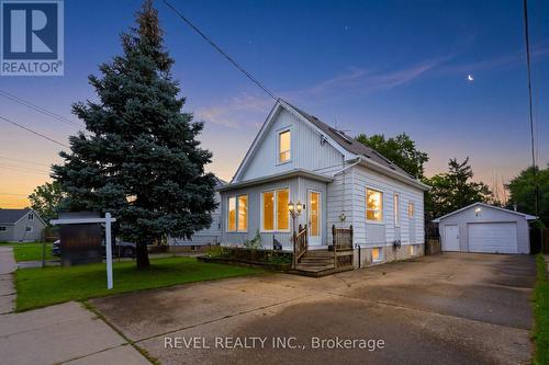 3 1/2 DUNDONALD STREET  St. Catharines, ON L2P 2A8