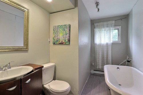 Bathroom - 7 Rue De La Madone, Québec (Beauport), QC 