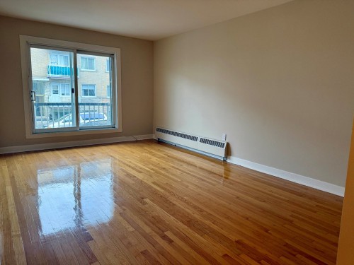 2-8560 Av. Champagneur , Montréal (Villeray/Saint-Michel/Parc-Extension), QC H3N 2L2 2