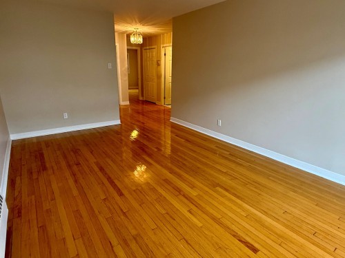 2-8560 Av. Champagneur , Montréal (Villeray/Saint-Michel/Parc-Extension), QC H3N 2L2 3