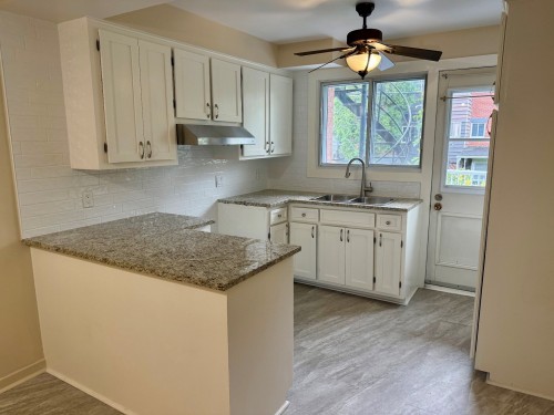 2-8560 Av. Champagneur , Montréal (Villeray/Saint-Michel/Parc-Extension), QC H3N 2L2 4