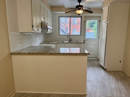 2-8560 Av. Champagneur , Montréal (Villeray/Saint-Michel/Parc-Extension), QC H3N 2L2 5