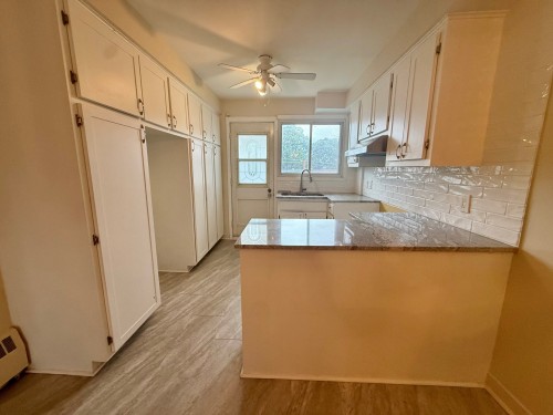 7-8560 Av. Champagneur , Montréal (Villeray/Saint-Michel/Parc-Extension), QC H3N 2L2 4