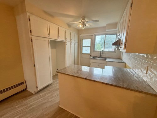 7-8560 Av. Champagneur , Montréal (Villeray/Saint-Michel/Parc-Extension), QC H3N 2L2 5