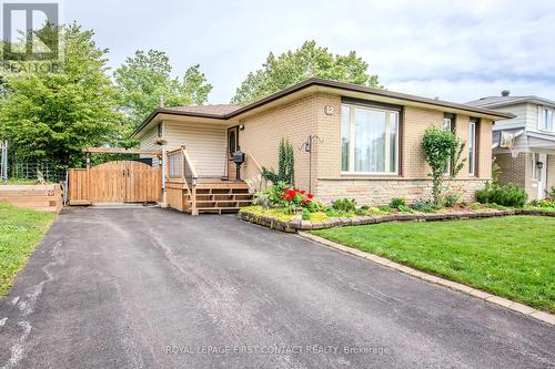 12 DAPHNE CRESCENT  Barrie, ON L4M 2Y8