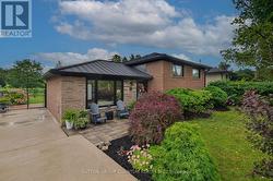 2103 SEABROOK DRIVE  Oakville, ON L6L 2T8