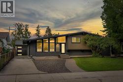 10 Atlanta Crescent SE  Calgary, AB T2J 0Y3