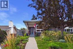 25 Hilton Avenue NW  Calgary, AB T2K 2H3