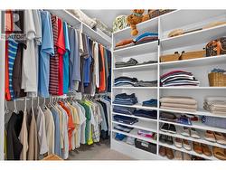 Large walk-in closet - 
