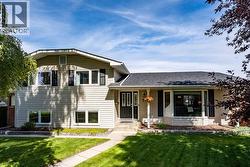 71 Lake Geneva Place SE  Calgary, AB T2J 2S3