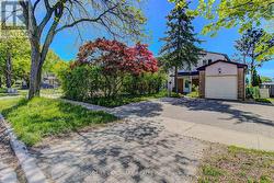 33 KITSILANO CRESCENT Richmond Hill, ON L4C 5A4