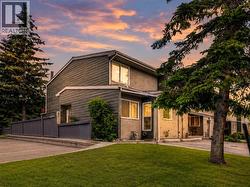 901, 6223 31 Avenue NW  Calgary, AB T3B 3X2