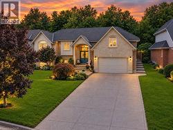 126 DORCHESTER Drive  Grimsby, ON L3M 1A8