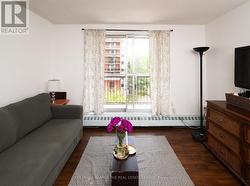 404 - 1690 VICTORIA PARK AVENUE Toronto, ON M1R 1R1