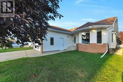 11 Detlor Close Red Deer, AB T4R 2M3