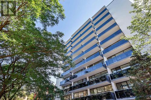906 - 15 WALMER ROAD , Toronto, Ontario M5R 2X1 5