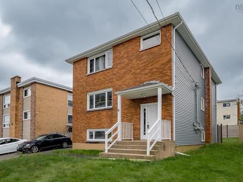 8 Rosedale Drive  Dartmouth, NS B3A 1L8