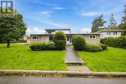 855 MOUNTAINVIEW AVENUE  Ottawa, ON K2B 5G1