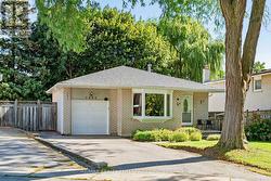 1535 THETFORD COURT Mississauga, ON L5J 3N2