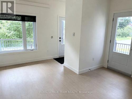 253B BRADFORD STREET , Ottawa, Ontario K2B 5Z5 3