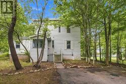 8 Franklyn Street Dartmouth, NS B2W 1B7