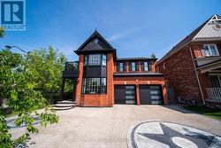 81 BULMER CRESCENT  Newmarket, ON L3X 3K1