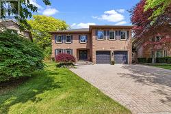 1113 VALLEYWOOD COURT  Oakville, ON L6M 2C4
