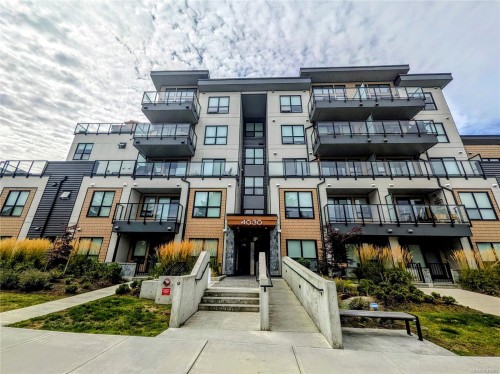 #107-4030 Shelbourne St  Saanich, BC V8N 3E4