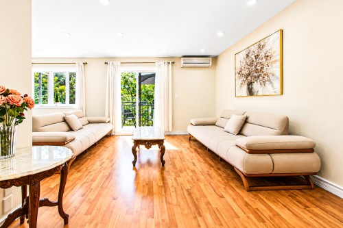 202-695 Place Chomedey , Laval (Chomedey), QC H7V 4B6 4