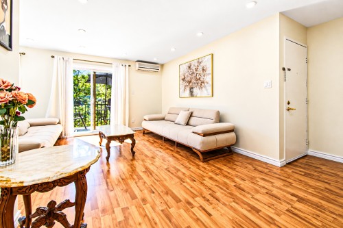 202-695 Place Chomedey , Laval (Chomedey), QC H7V 4B6 5