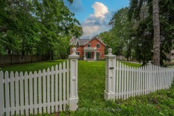 262 Main Street WGrimsby, ON L3M 1S4