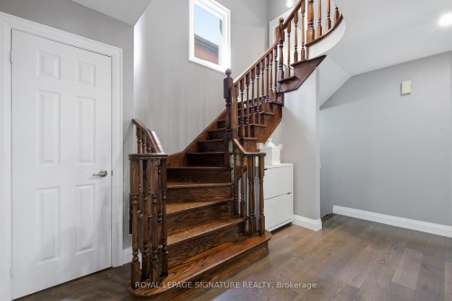 2516 Willowburne Drive, Mississauga, ON 