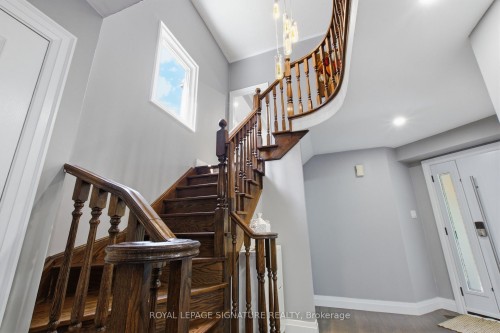 2516 Willowburne Drive, Mississauga, ON 