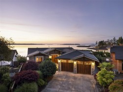 10206 Surfside Pl  Sidney, BC V8L 3R5
